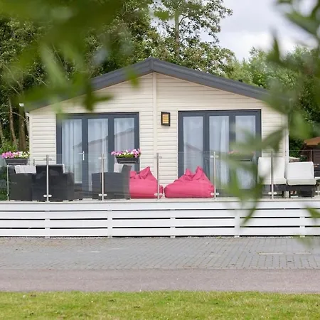 Spacious Homely Lakeside Lodge Close To The Beaches Chichester Exterior photo
