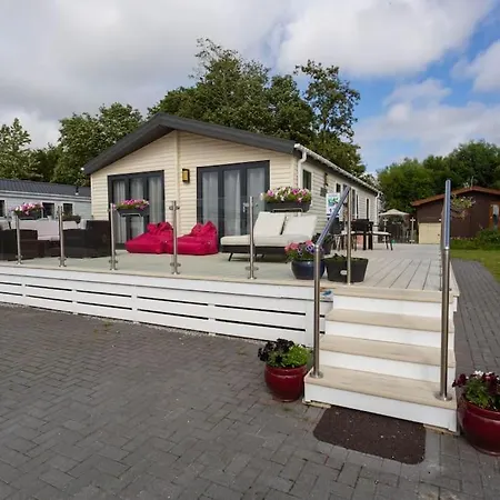 Spacious Homely Lakeside Lodge Close To The Beaches Chichester Exterior photo