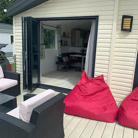 Spacious Homely Lakeside Lodge Close To The Beaches Chichester Exterior photo