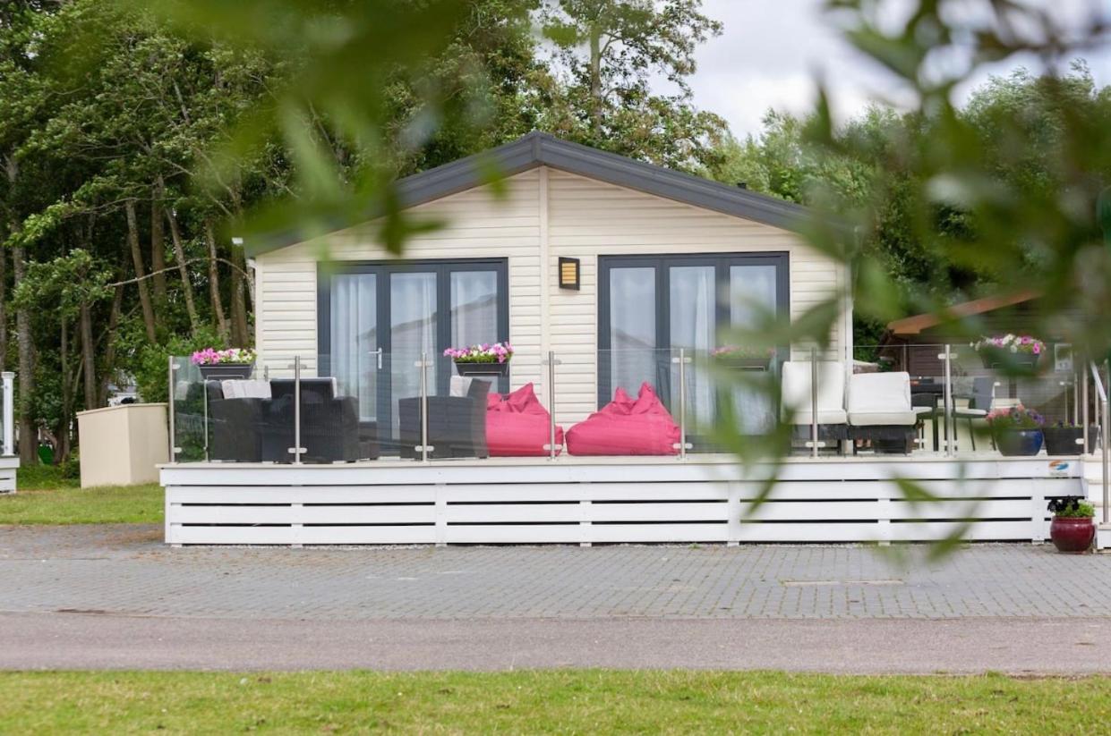 Spacious Homely Lakeside Close To The Beaches Chichester