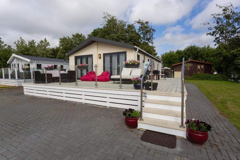Holiday home Spacious Homely Lakeside Close To The Beaches *