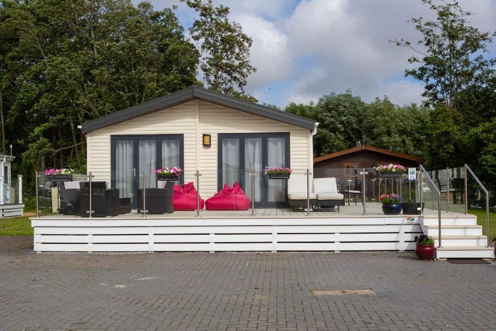Holiday home Spacious Homely Lakeside Close To The Beaches *