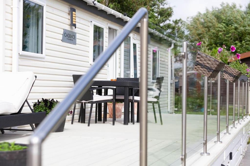 Spacious Homely Lakeside Close To The Beaches * Chichester