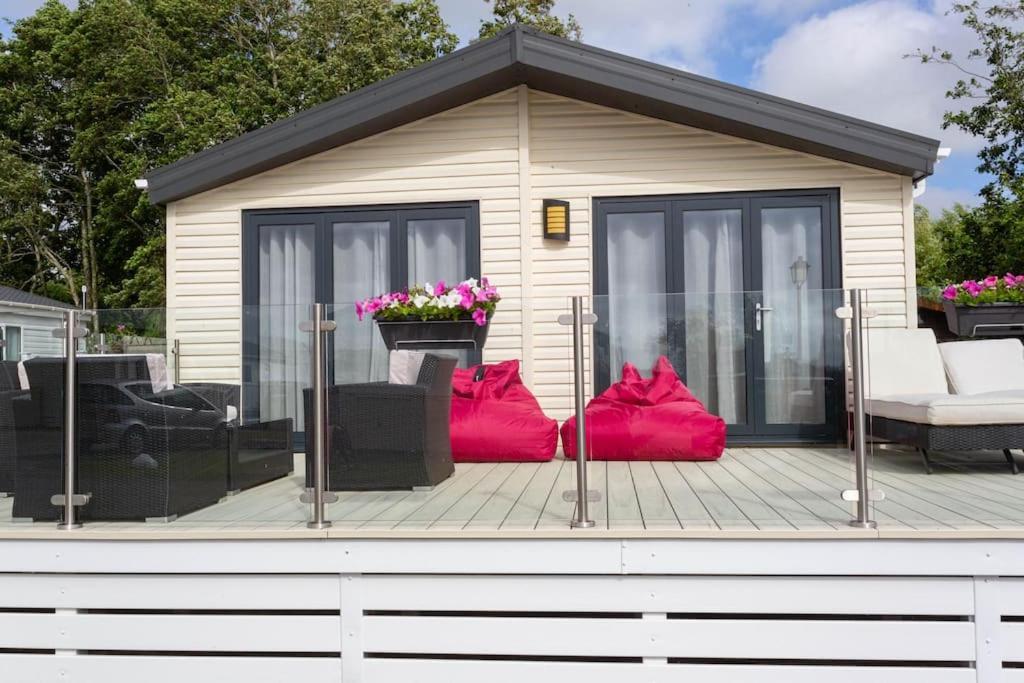 Spacious Homely Lakeside Close To The Beaches * Chichester